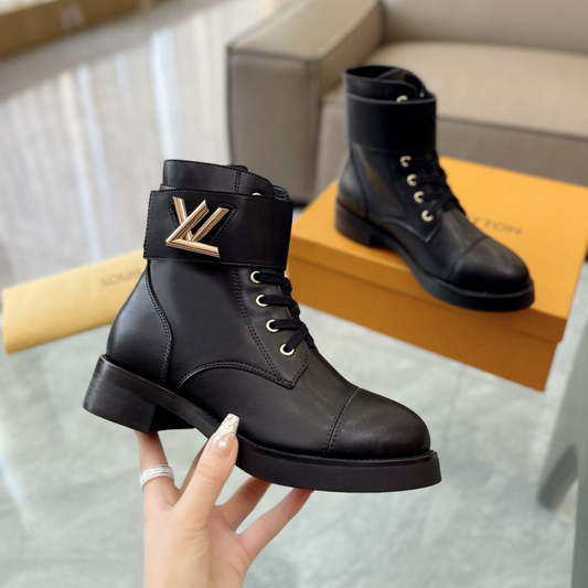 Bota LV Wonderland Preto com Logo