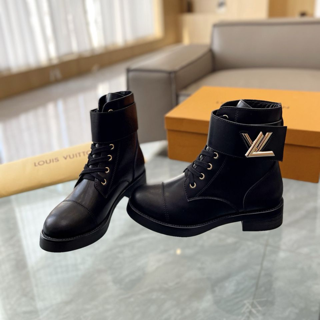 Bota LV Wonderland Preto com Logo