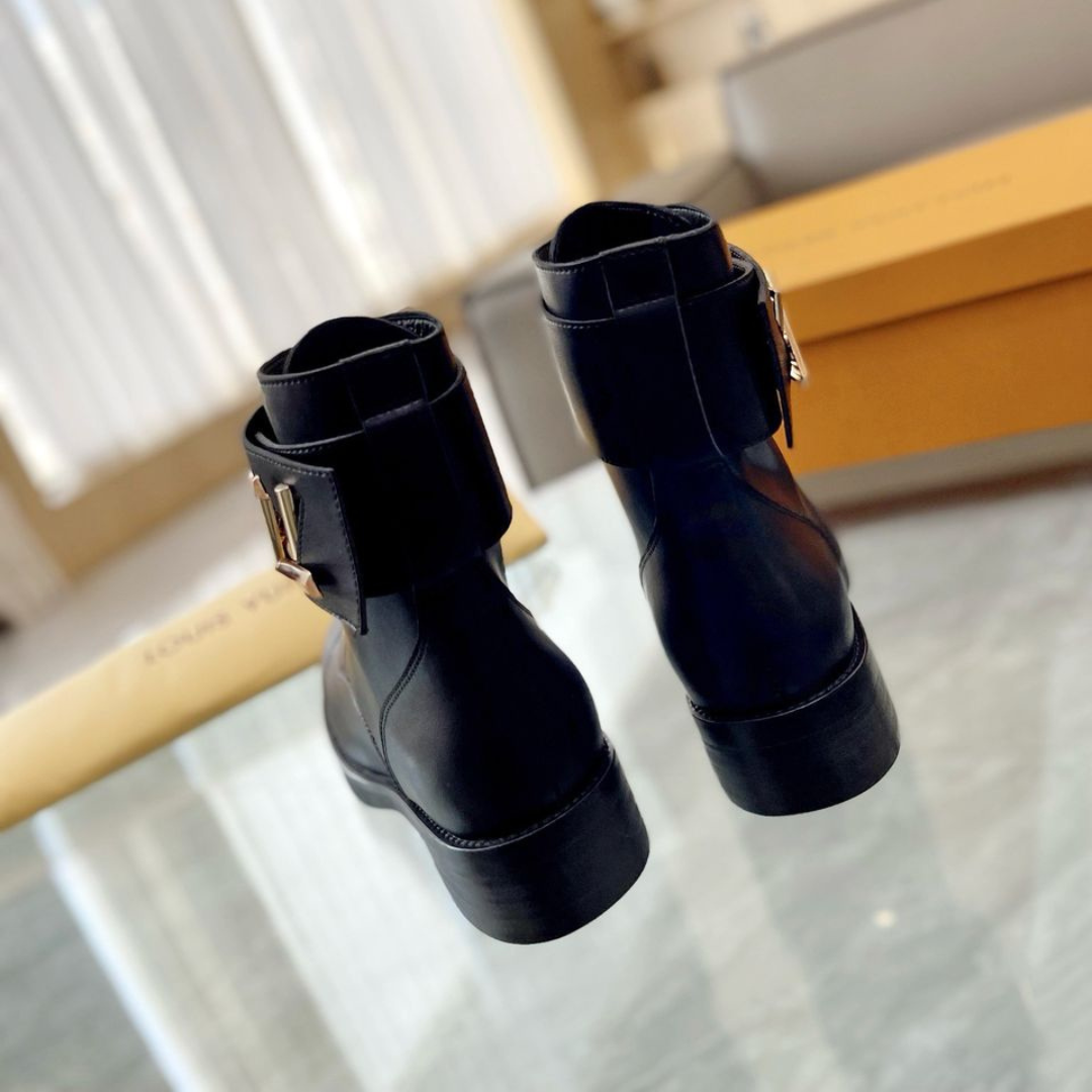 Bota LV Wonderland Preto com Logo