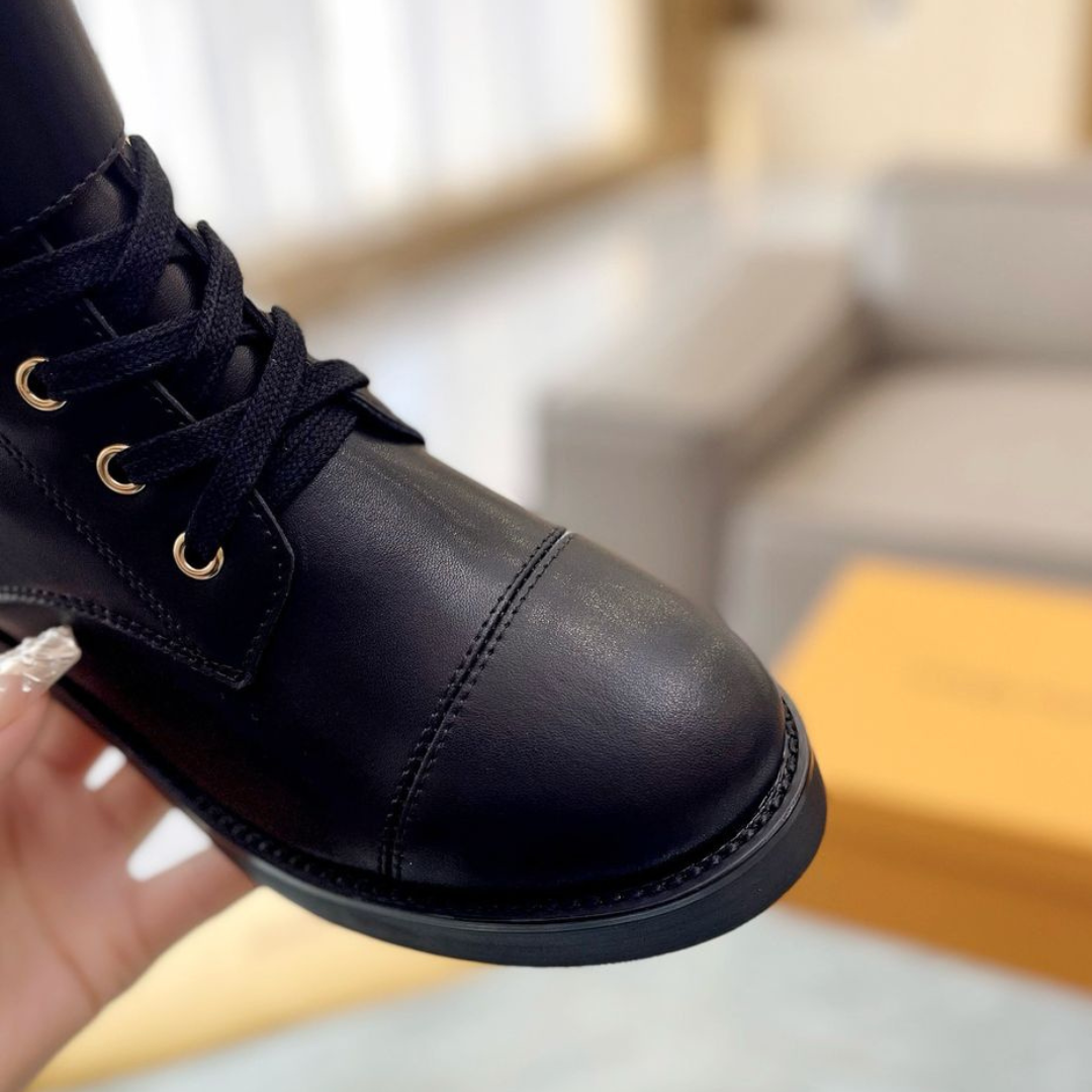 Bota LV Wonderland Preto com Logo