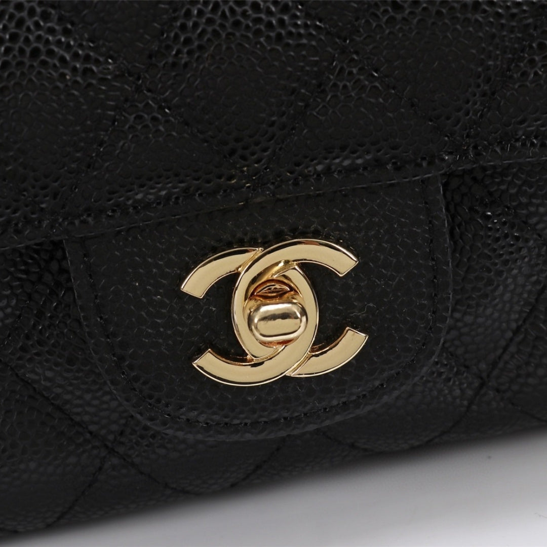 Bolsa CHN Classica detalhes Preto com Dourado 25cm