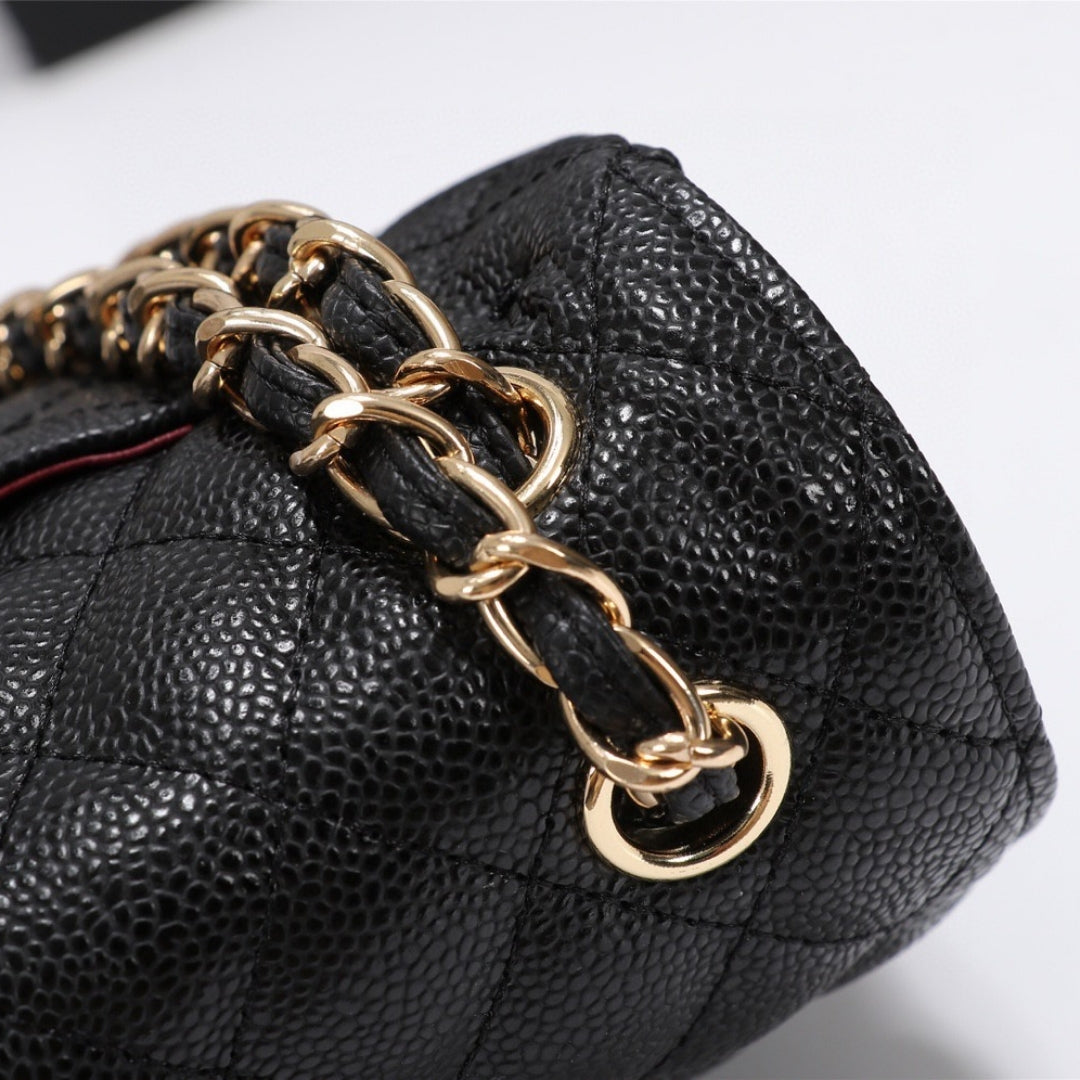 Bolsa CHN Classica detalhes Preto com Dourado 25cm