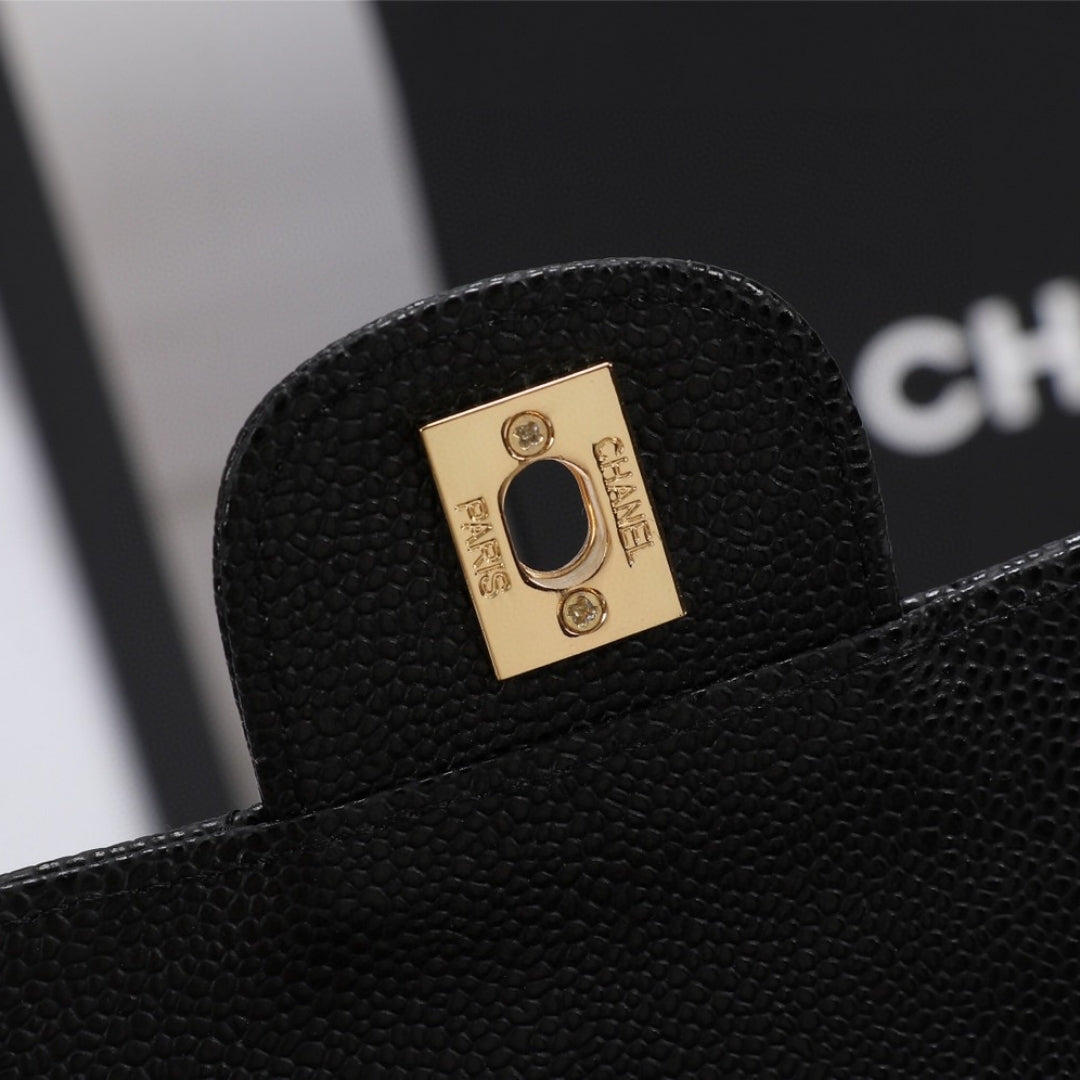 Bolsa CHN Classica detalhes Preto com Dourado 25cm