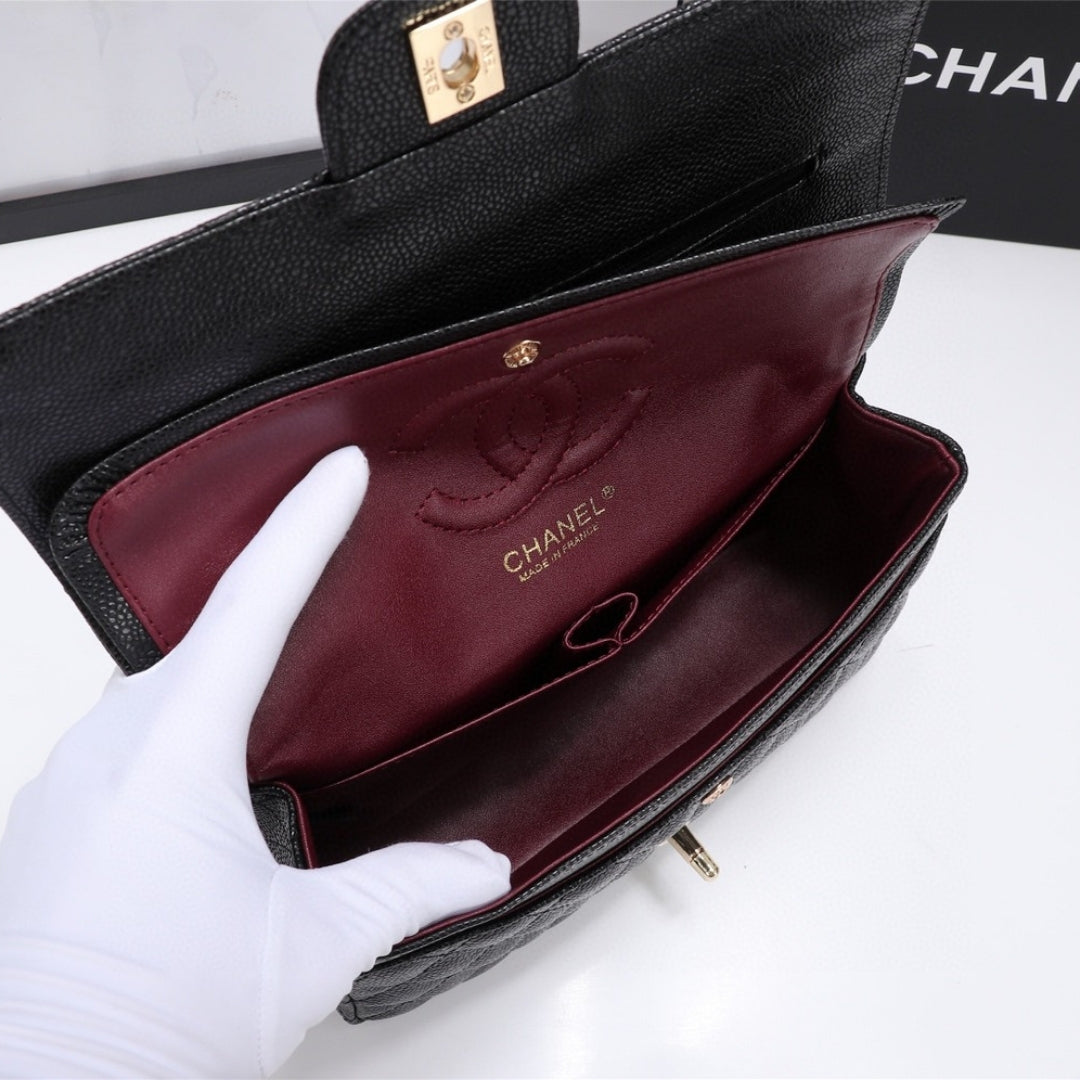 Bolsa CHN Classica detalhes Preto com Dourado 25cm