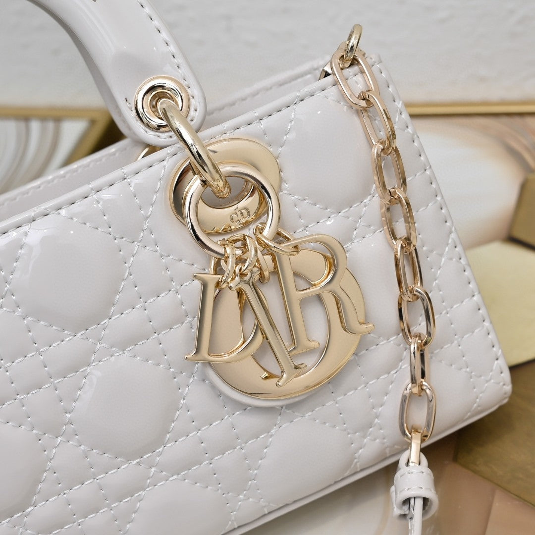Bolsa Dio Lady Joy Pequena Verniz Branco 22cm