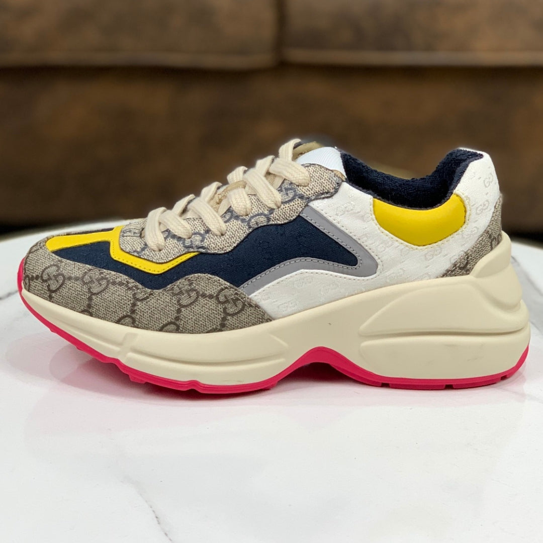 Tenis GG Rhyton Canvas com Amarelo Branco e Azul escuro Solado Rosa -