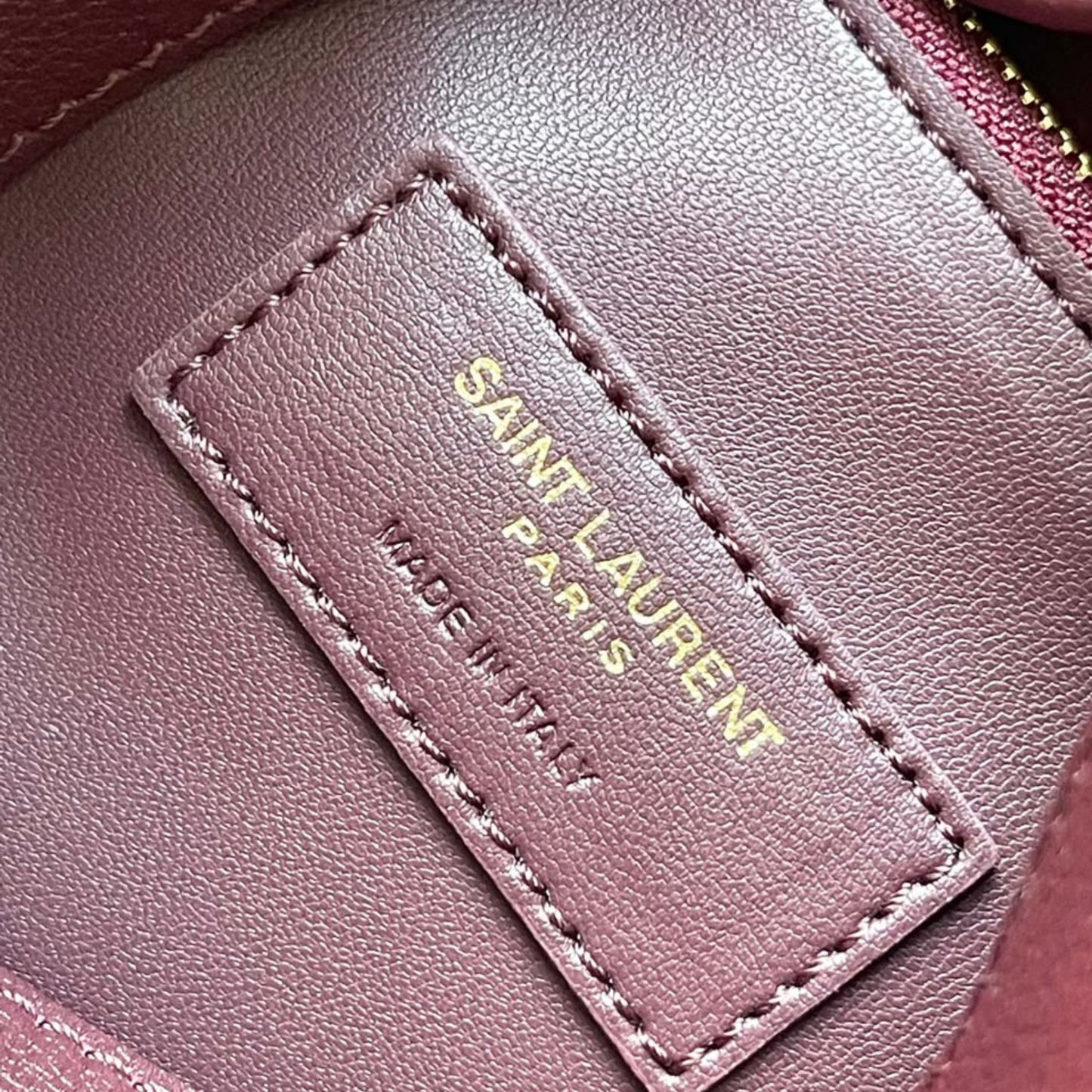 Bolsa YSL Le 5 À 7 Bordô com dourado Média 23cm