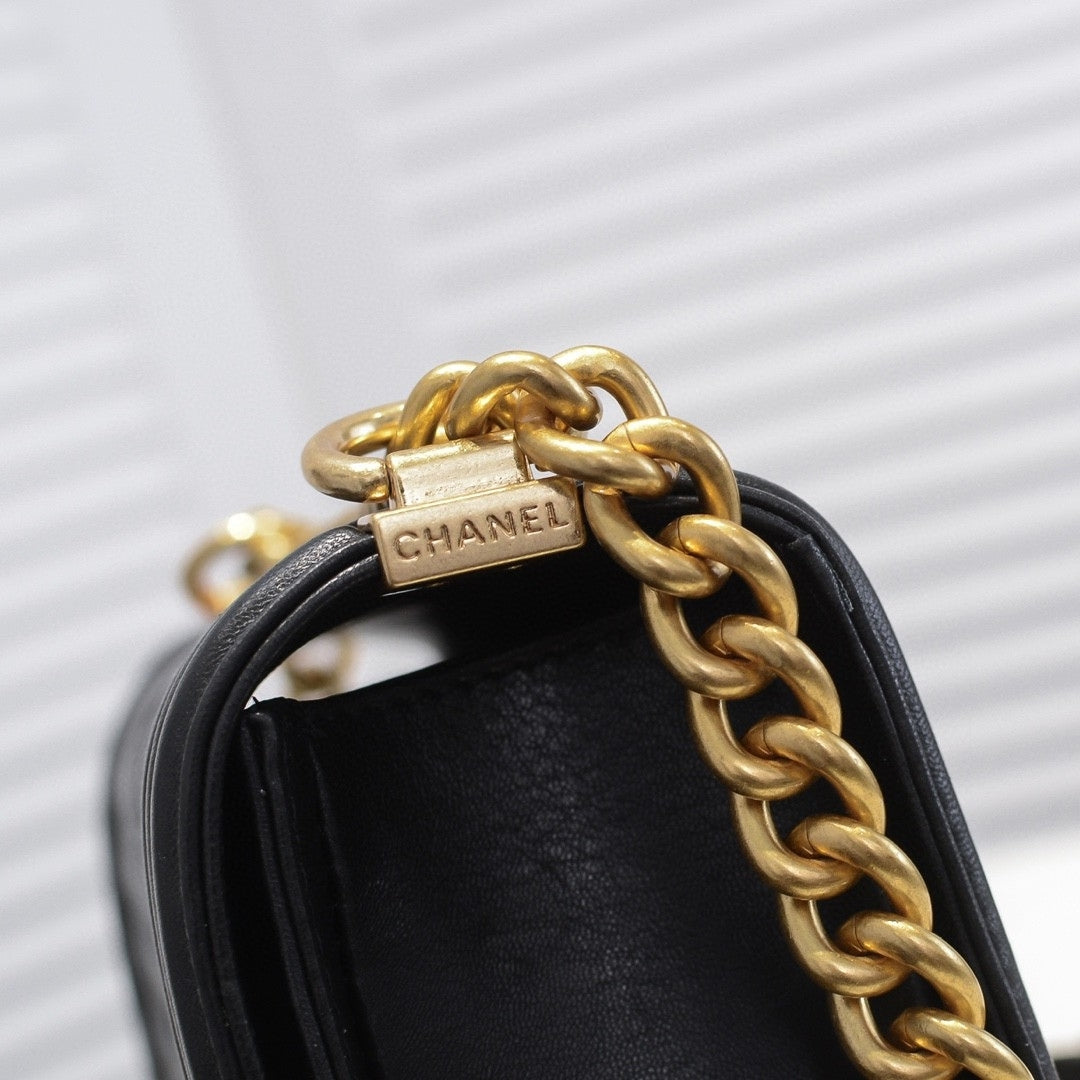 Bolsa CHN Boy Preto com Dourado 25cm
