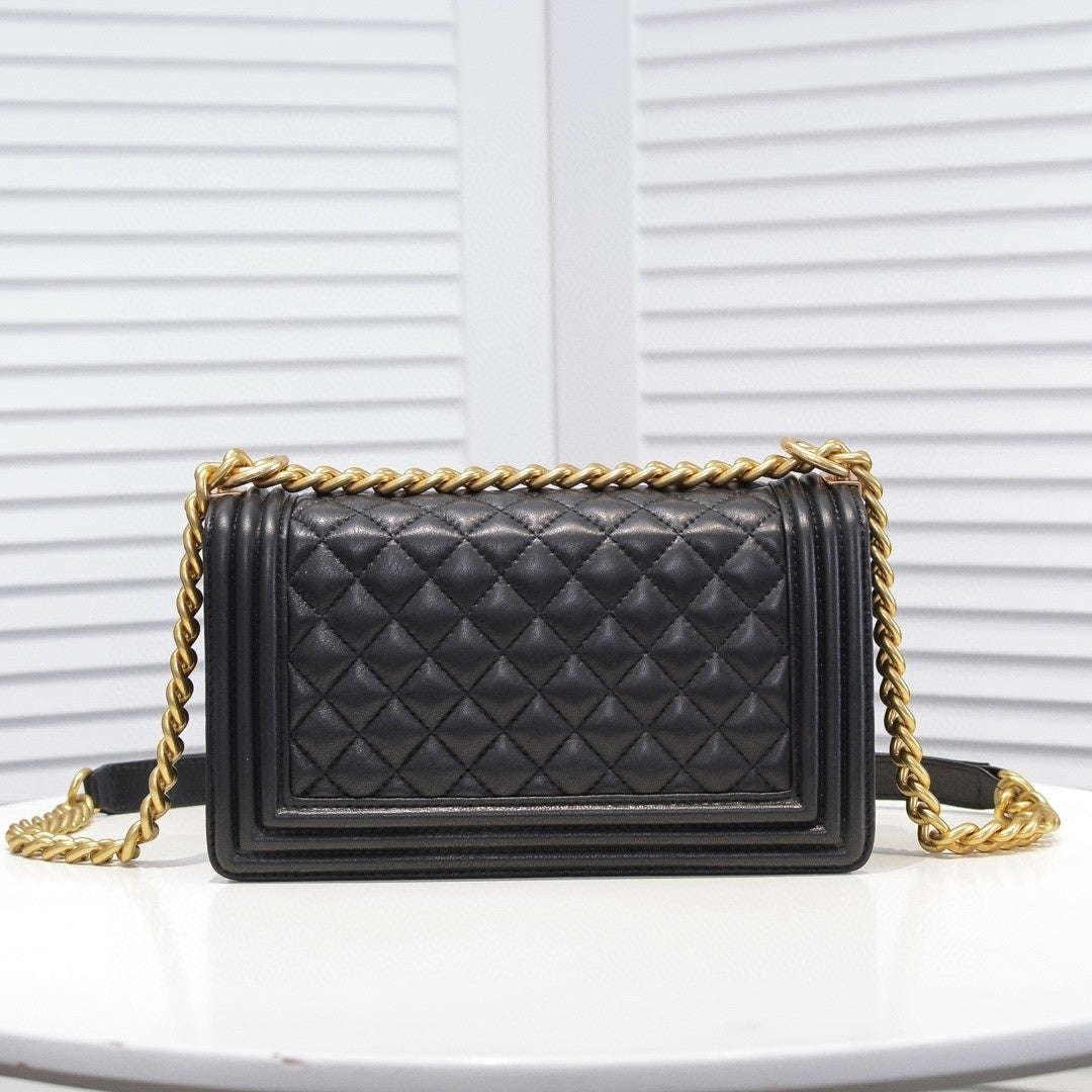 Bolsa CHN Boy Preto com Dourado 25cm