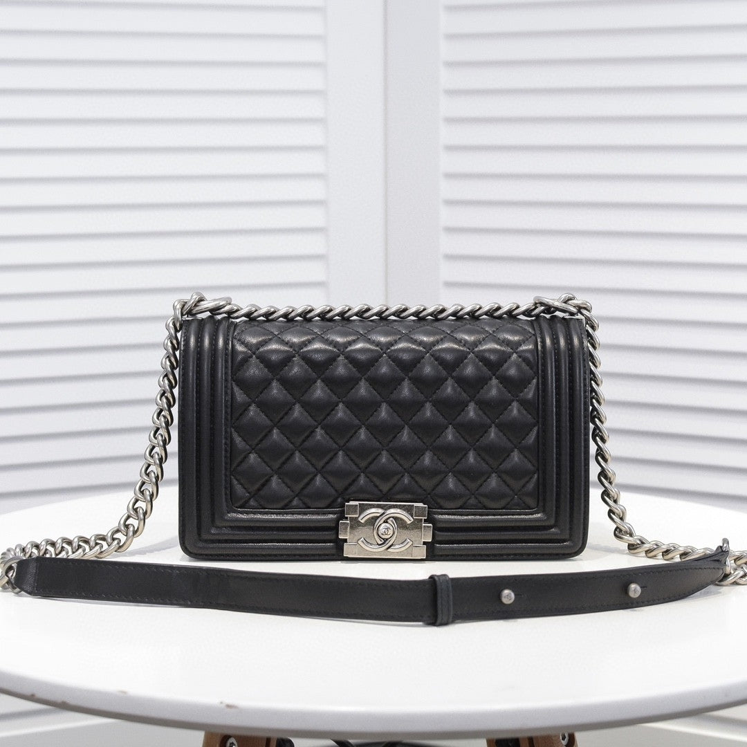 Bolsa CHN Boy Preto com Prata 25cm