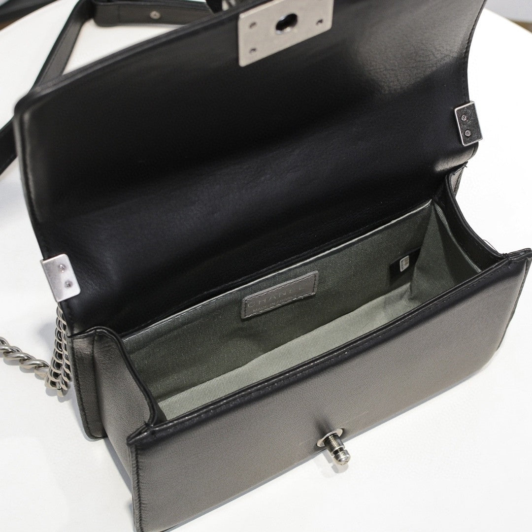 Bolsa CHN Boy Preto com Prata 25cm