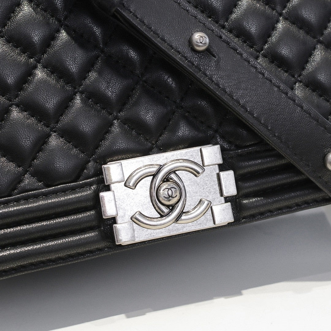 Bolsa CHN Boy Preto com Prata 25cm