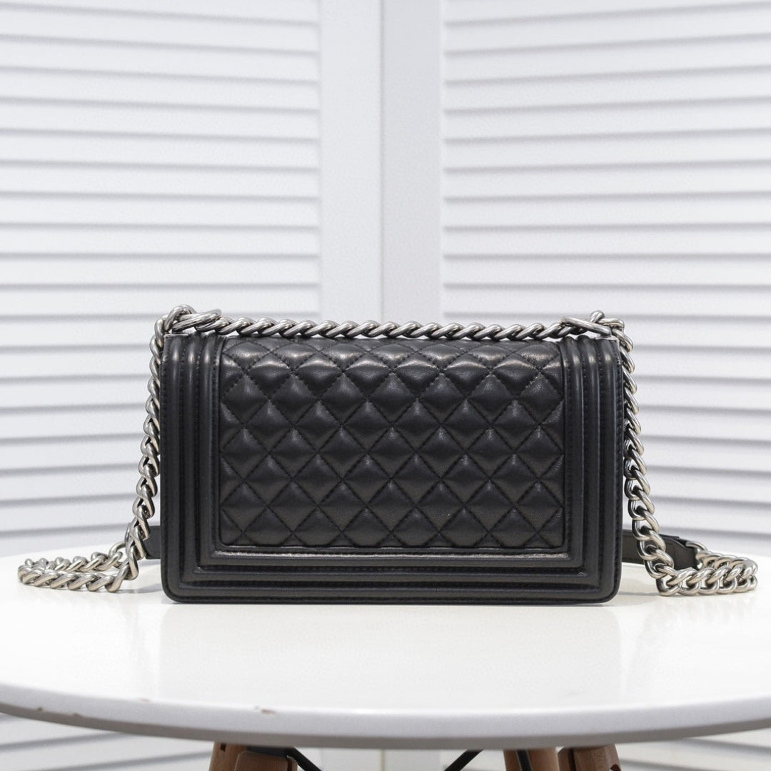 Bolsa CHN Boy Preto com Prata 25cm