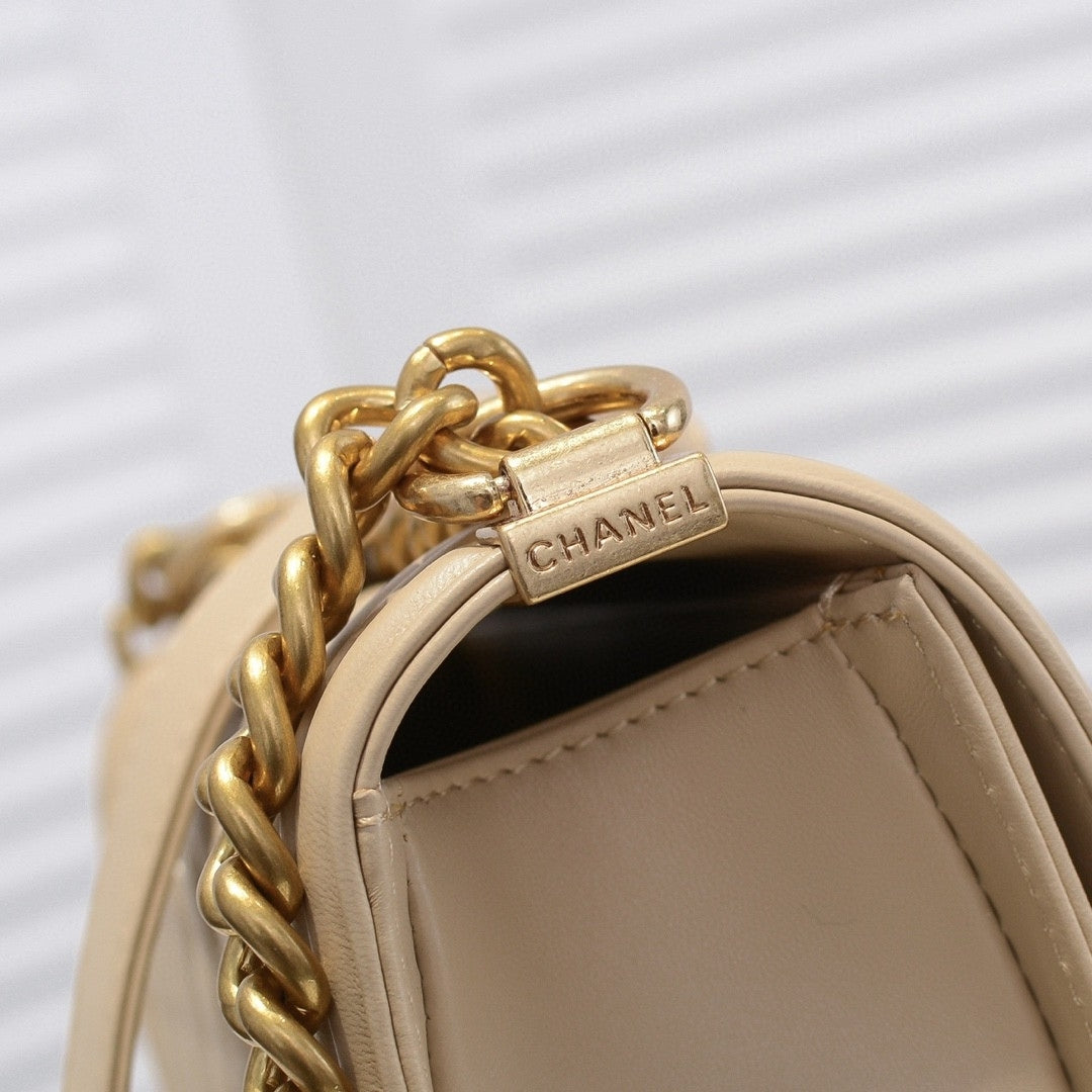Bolsa CHN Boy Bege com Dourado 25cm