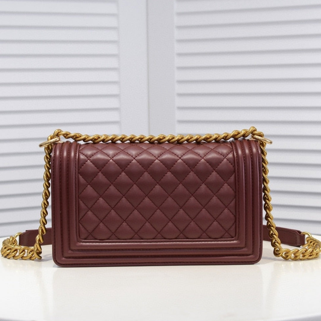 Bolsa CHN Boy Marrom Avermelhado com Dourado 25cm