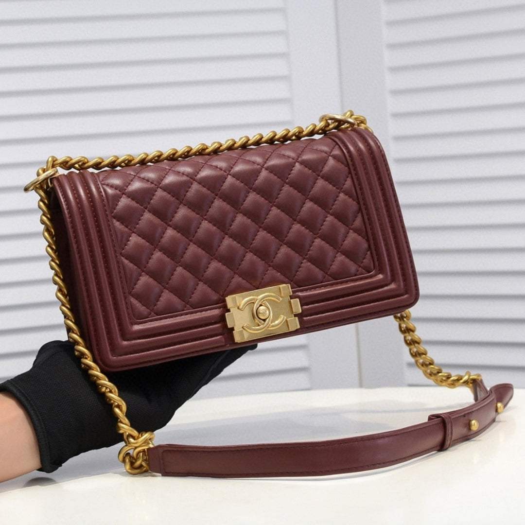 Bolsa CHN Boy Marrom Avermelhado com Dourado 25cm