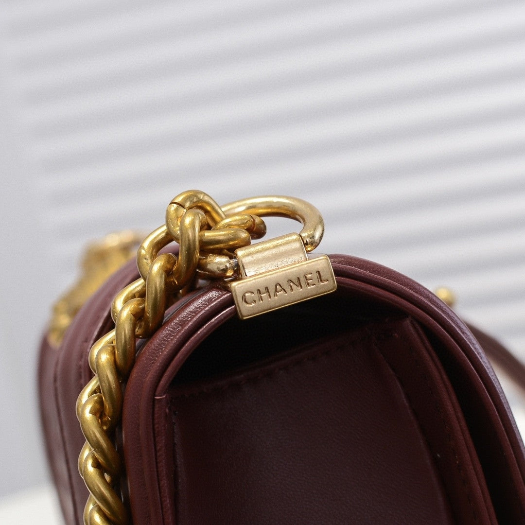 Bolsa CHN Boy Marrom Avermelhado com Dourado 25cm