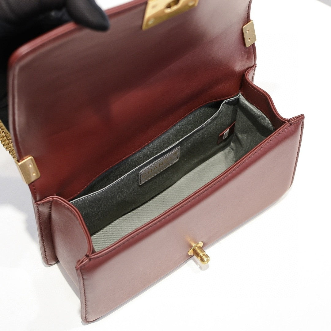 Bolsa CHN Boy Marrom Avermelhado com Dourado 25cm