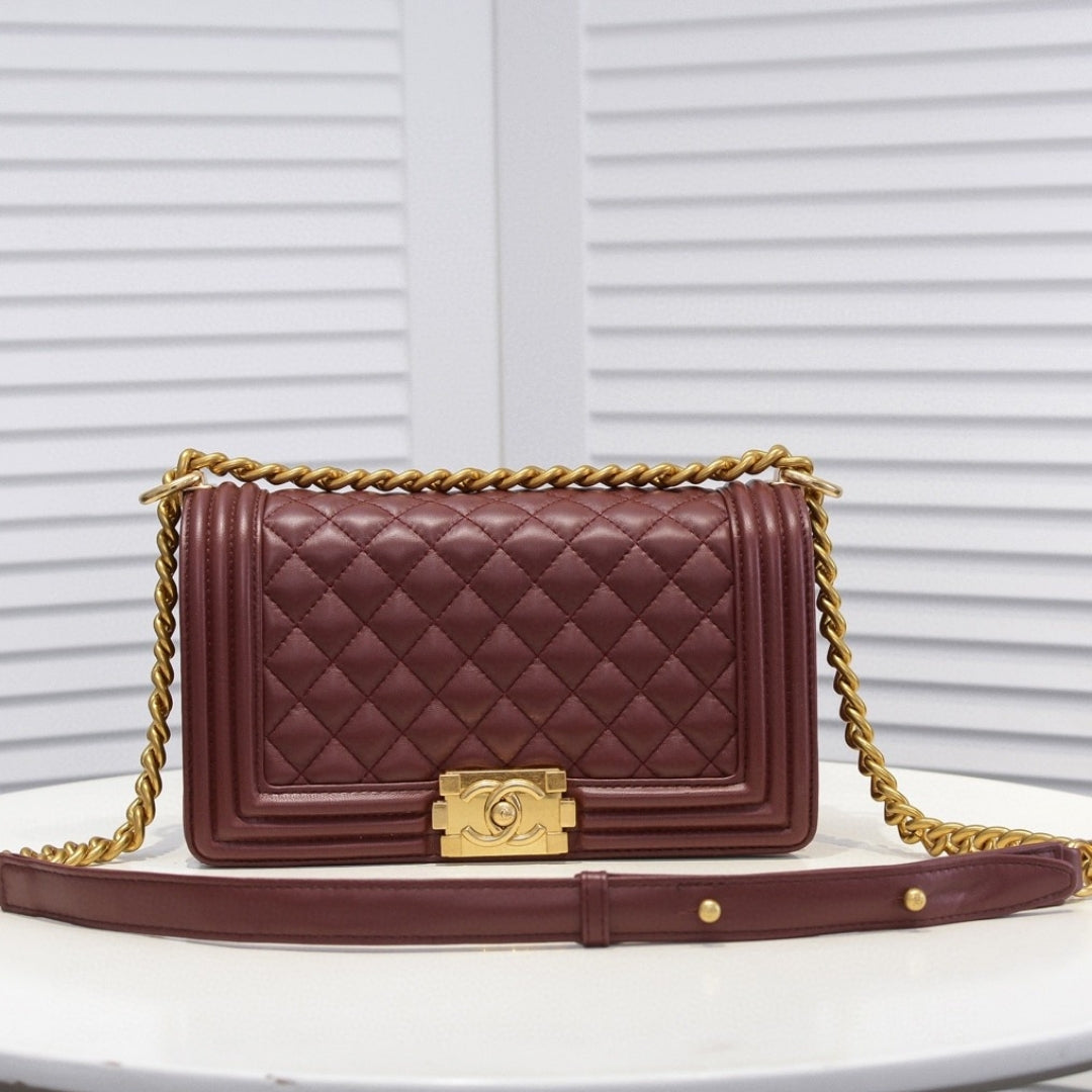 Bolsa CHN Boy Marrom Avermelhado com Dourado 25cm