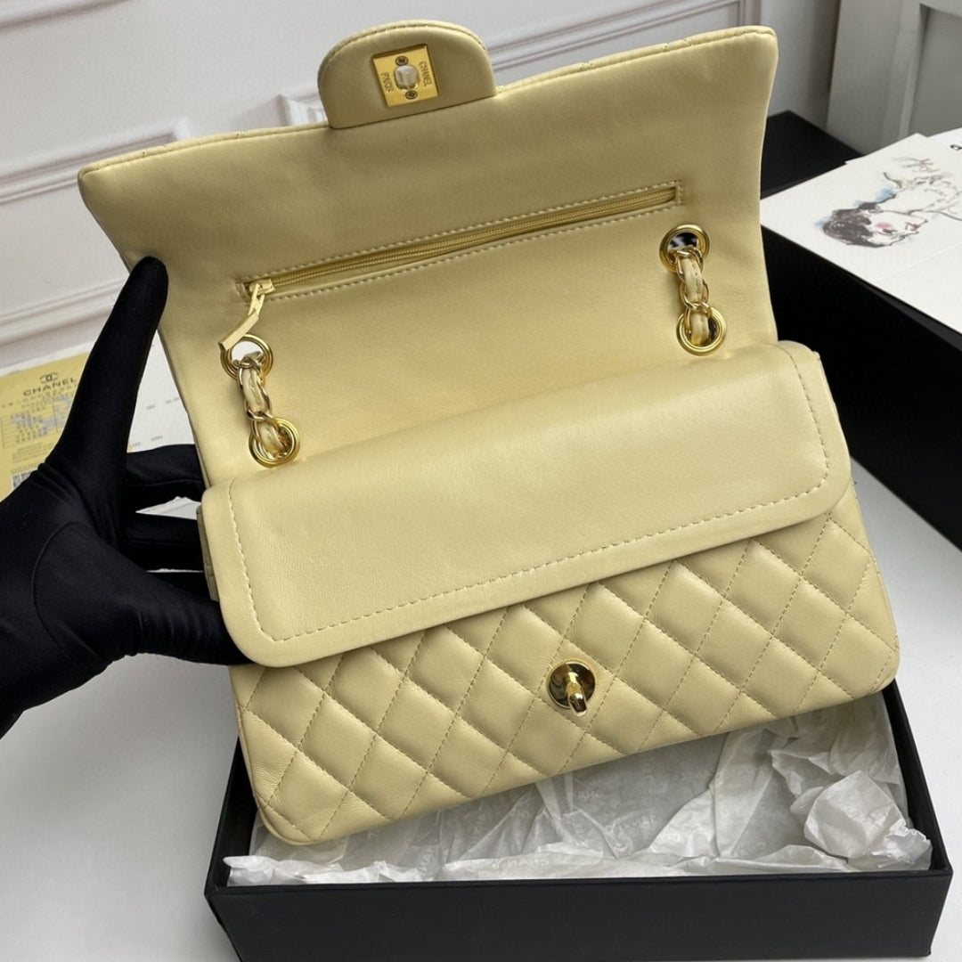 Bolsa CHN Classica Amarelo Claro com Dourado 25cm