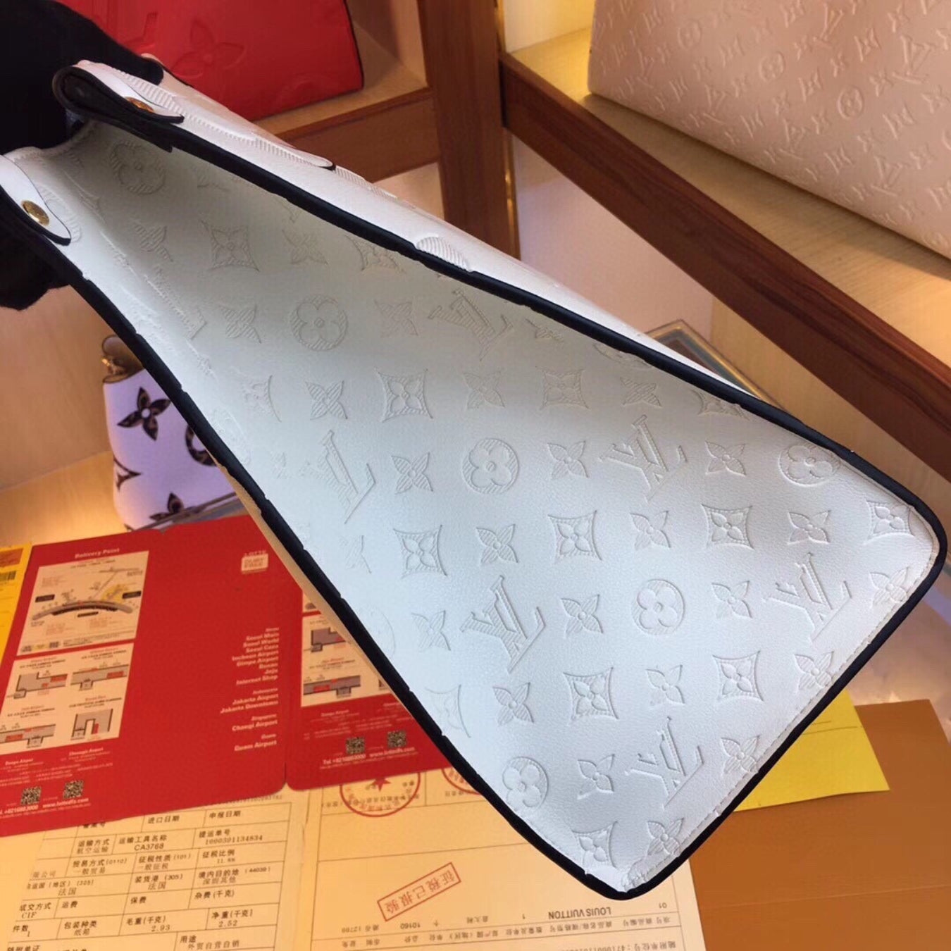 Bolsa LV On The Go Couro Branco 41cm grande