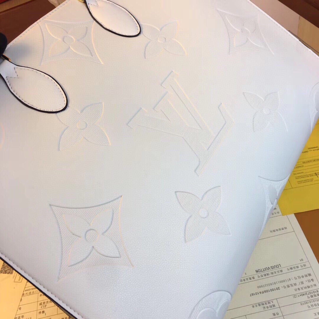 Bolsa LV On The Go Couro Branco 41cm grande