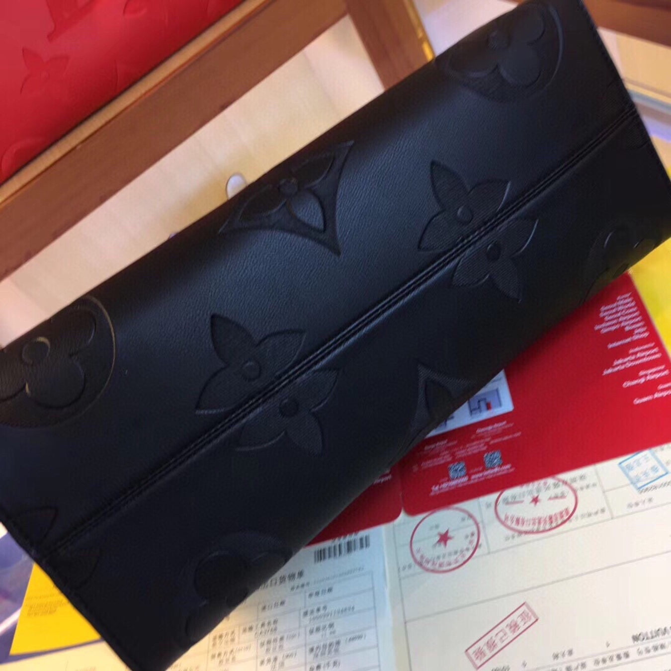 Bolsa LV On The Go Couro Preta 41cm grande