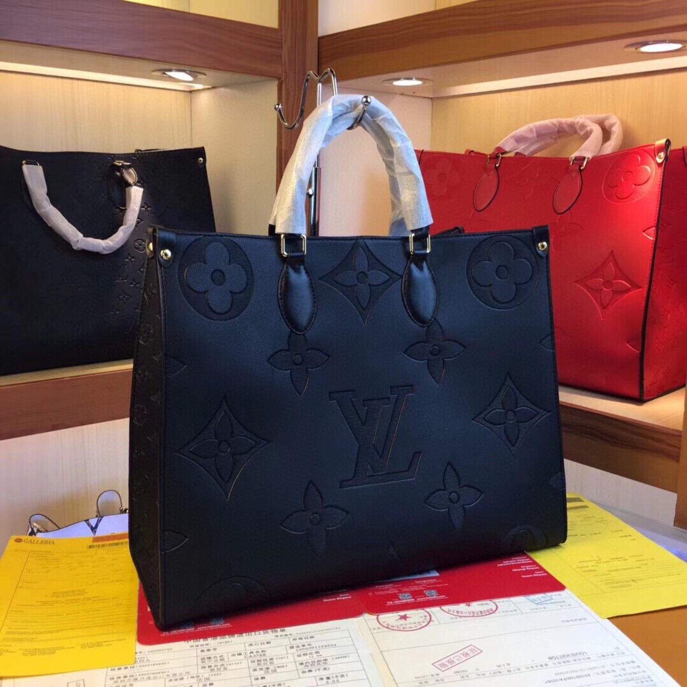 Bolsa LV On The Go Couro Preta 41cm grande