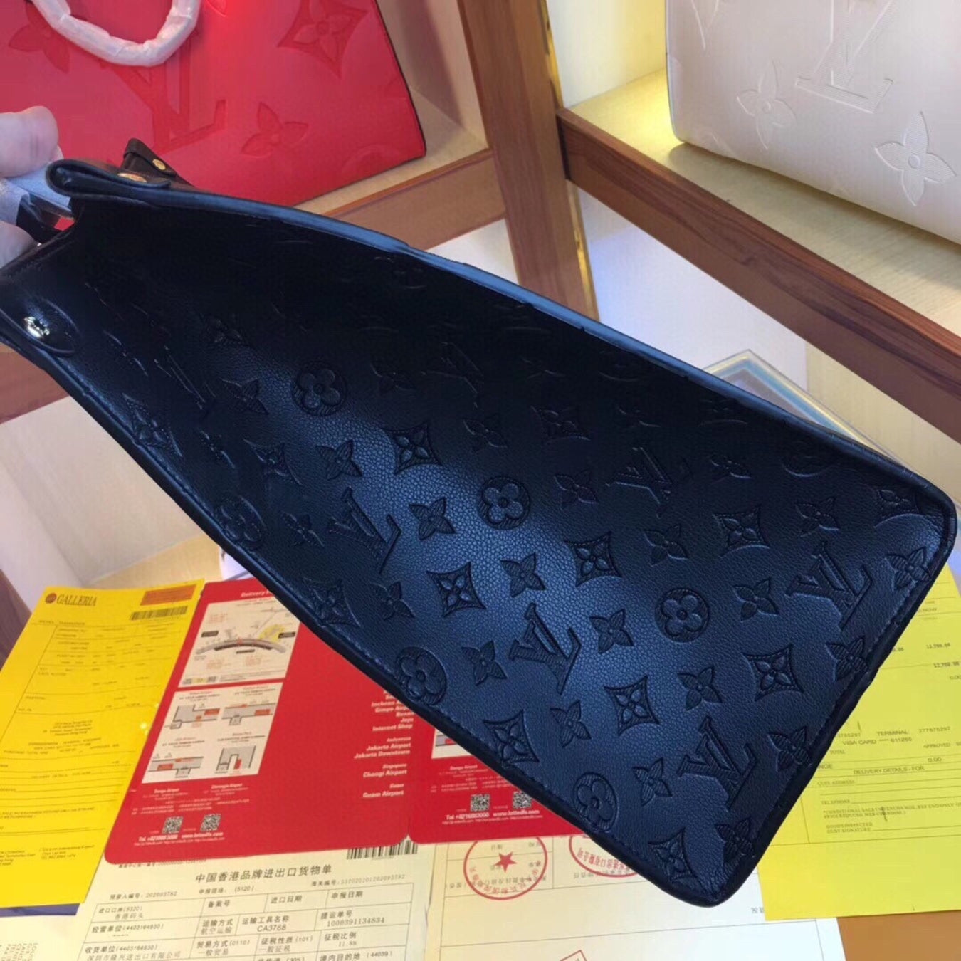 Bolsa LV On The Go Couro Preta 41cm grande