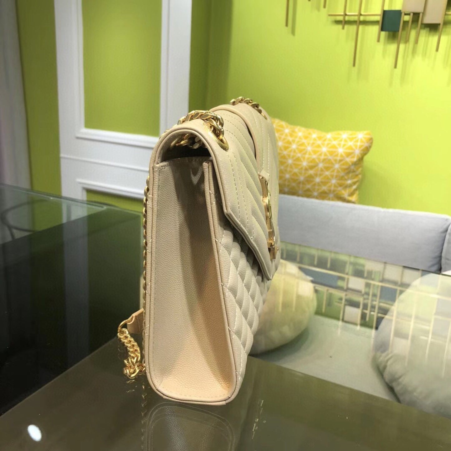 Bolsa YSL tiracolo Envelope Média bege 24cm