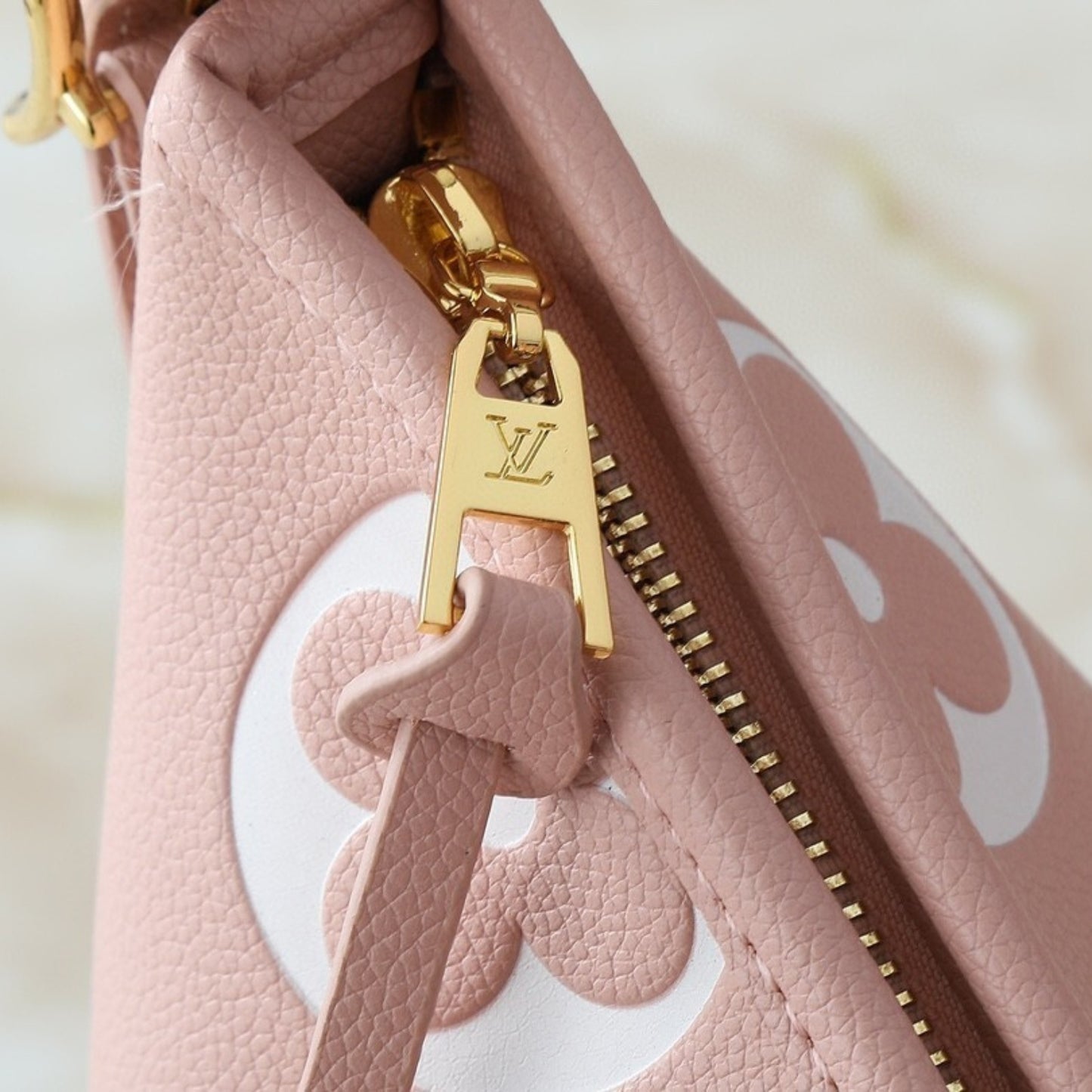 Bolsa LV CarryAll Rosa com Branco 29cm