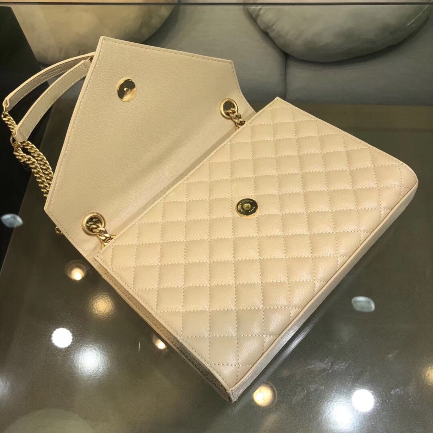 Bolsa YSL tiracolo Envelope Média bege 24cm