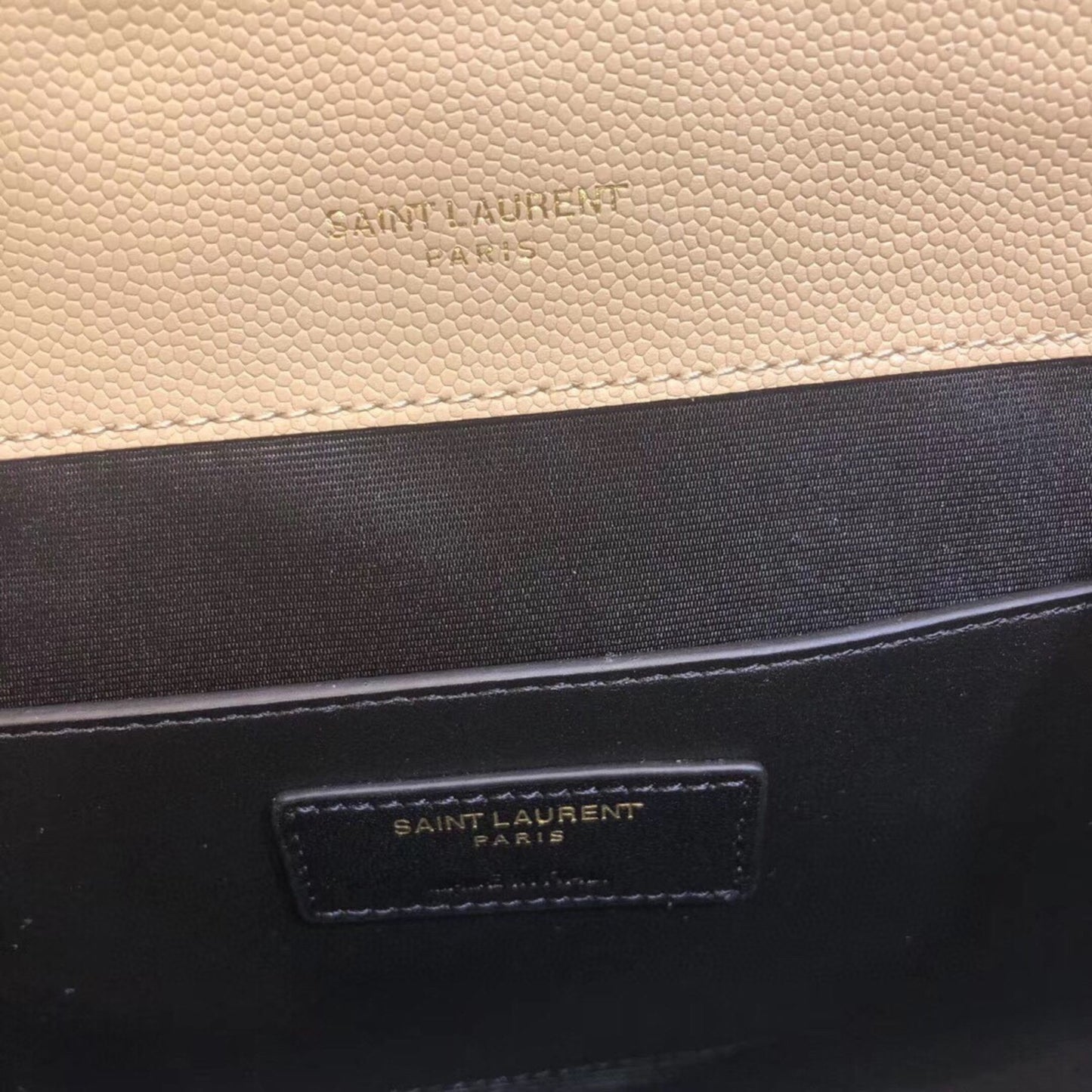 Bolsa YSL tiracolo Envelope Média bege 24cm