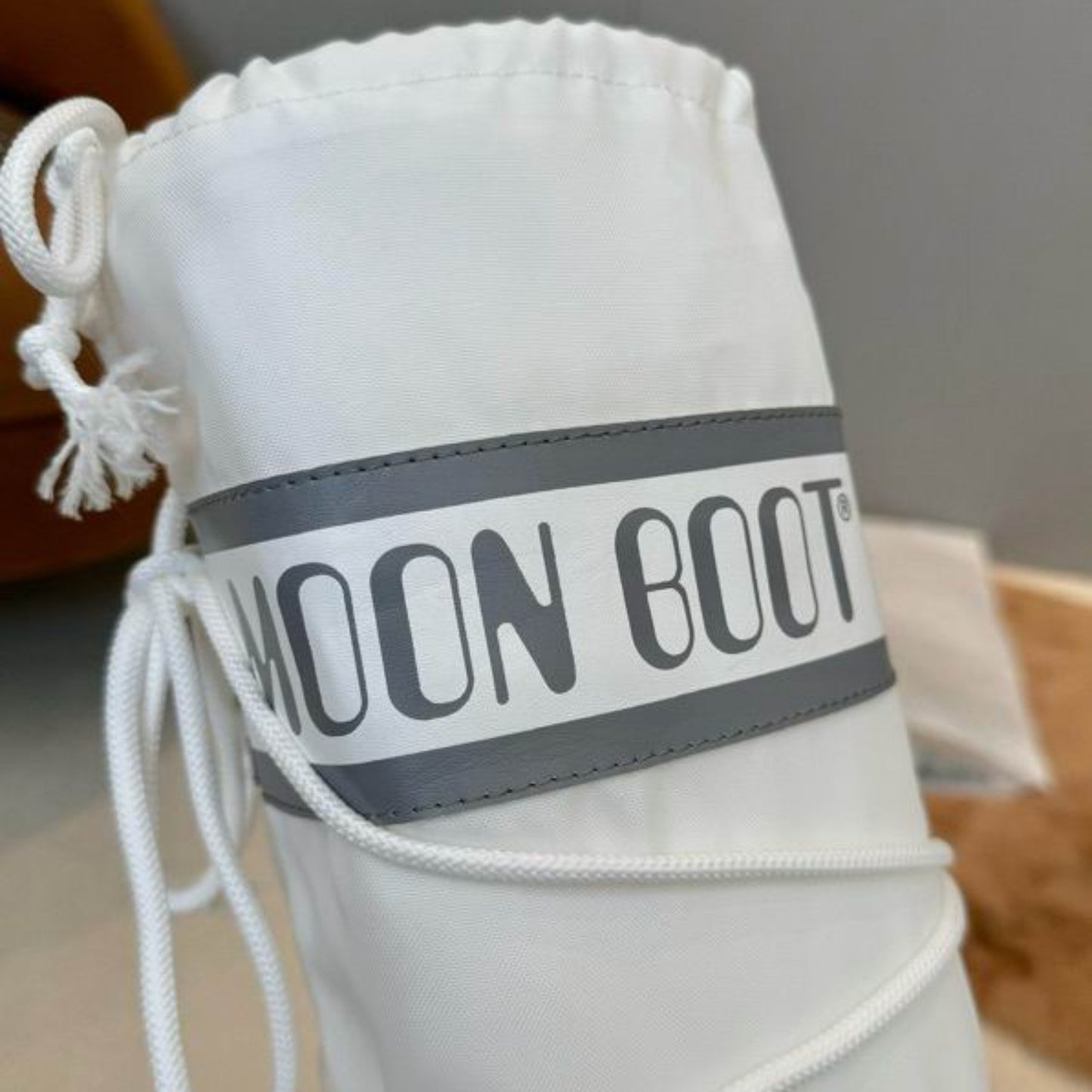 Bota Mboot Impermeável High Branco e Cinza