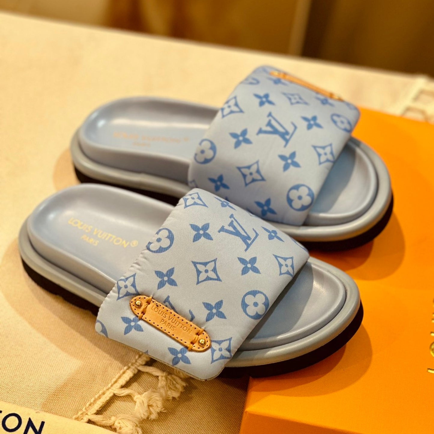 Chinelo Lv pool pillow flat comfort Azul