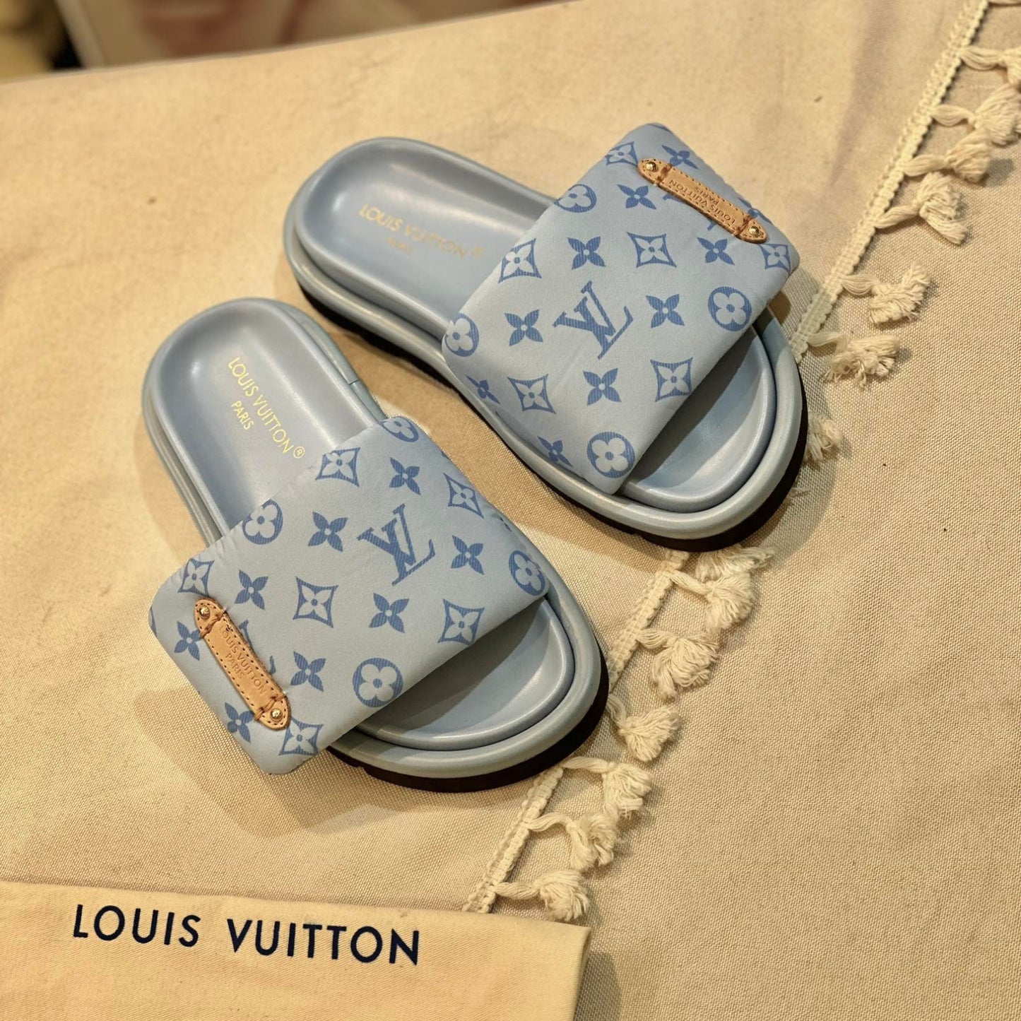 Chinelo Lv pool pillow flat comfort Azul