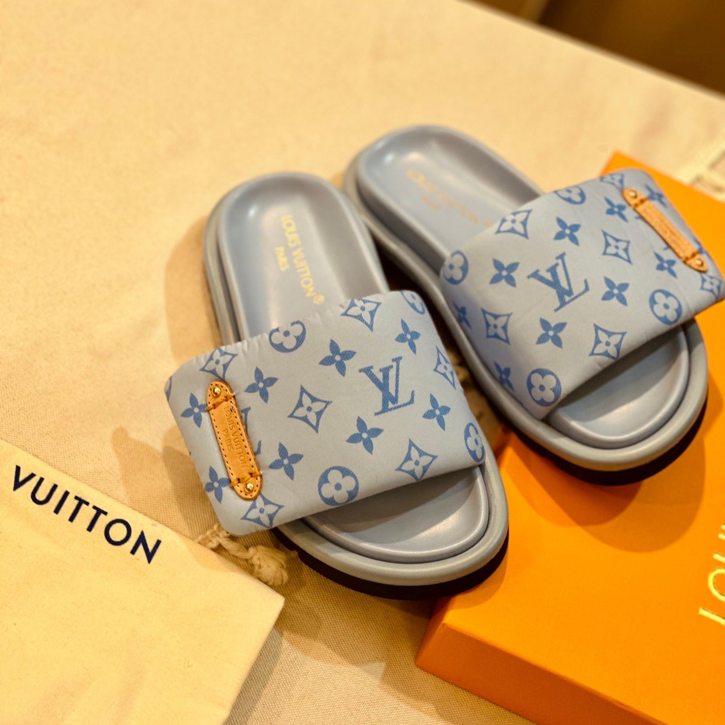 Chinelo Lv pool pillow flat comfort Azul