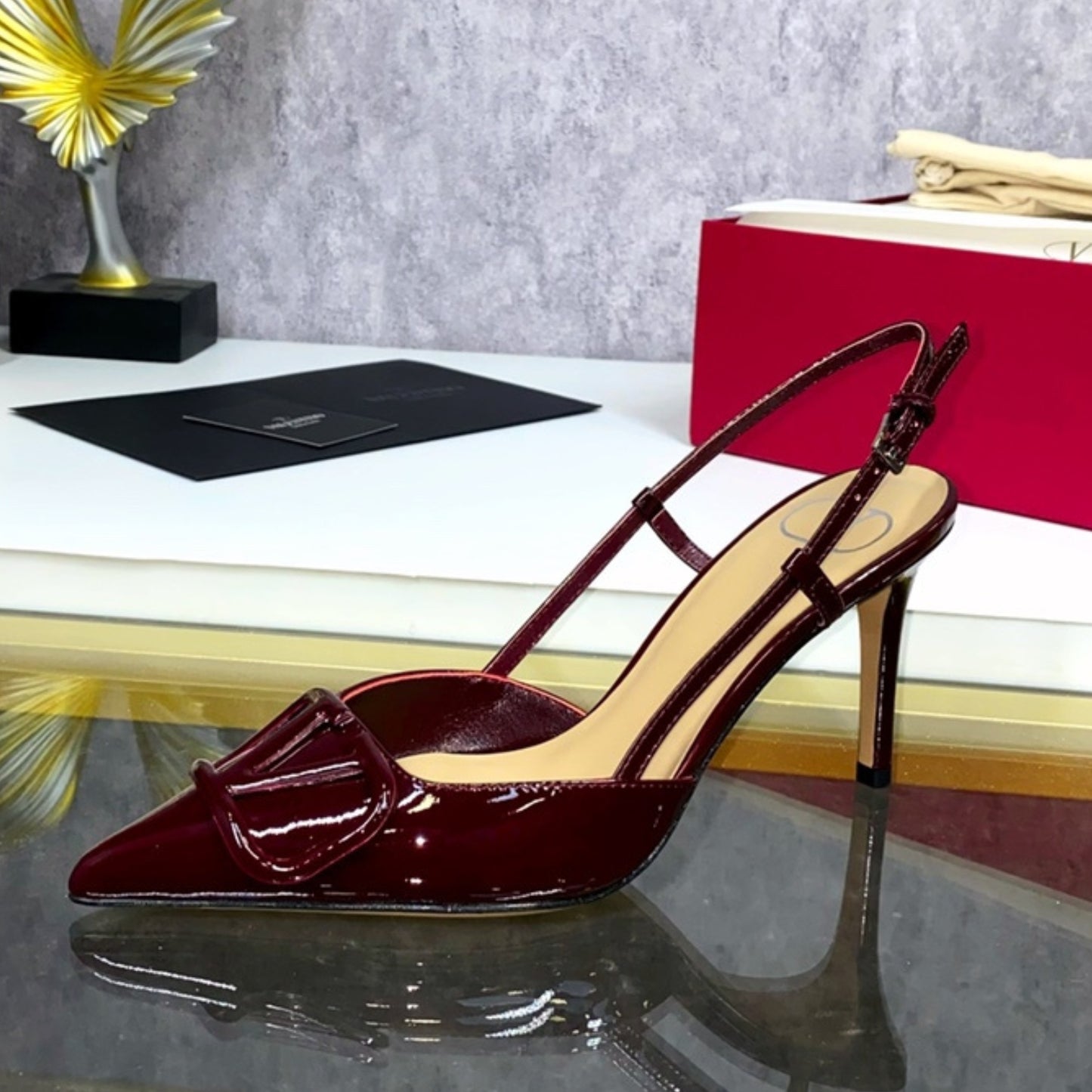 Scarpin VLT Vinho Couro com Logo frontal Salto 8cm