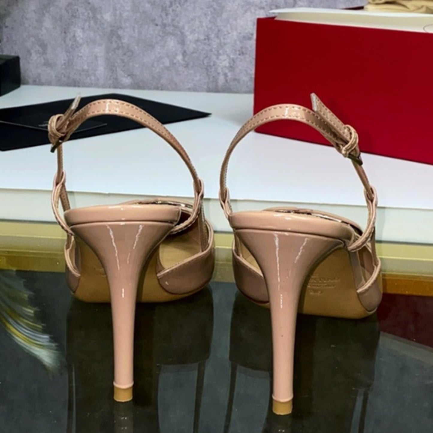 Scarpin VLT Rosa Couro com Logo frontal Salto 8cm