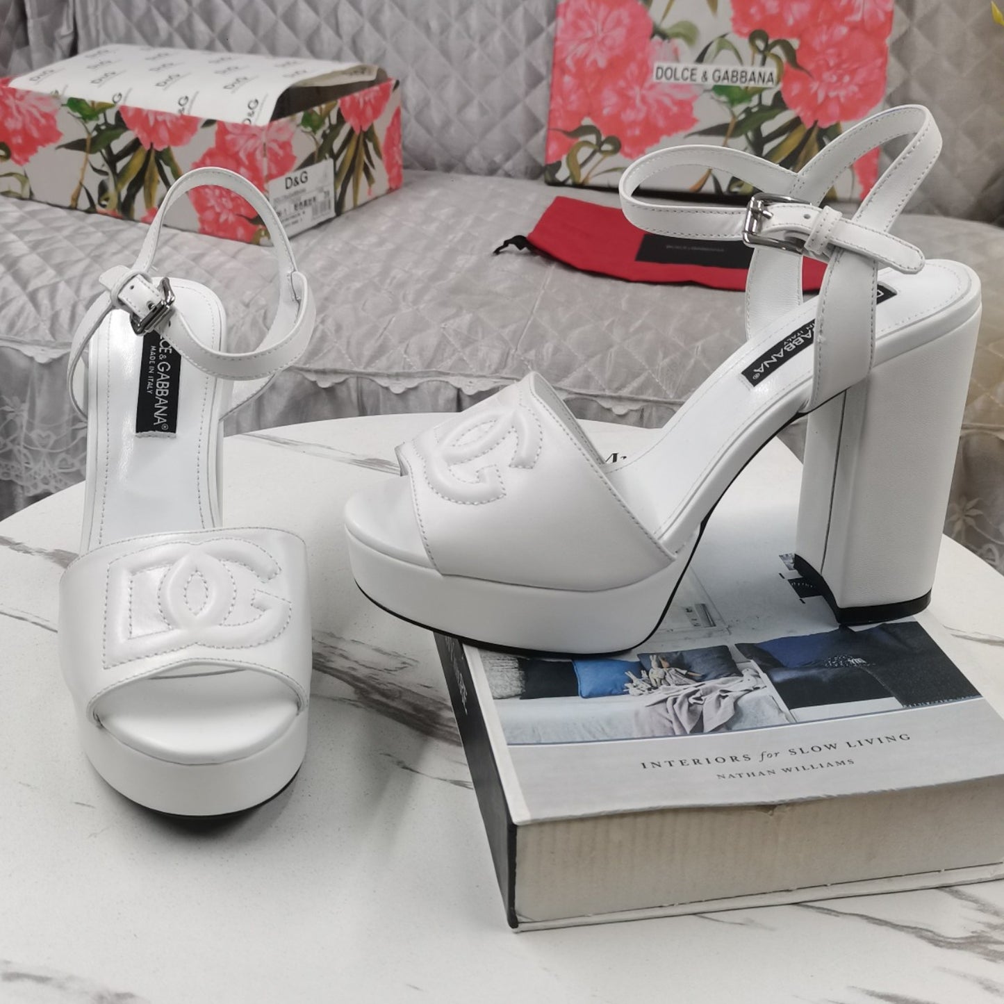 Sandalia DG Plataforma Branco com Logo Salto 11,5cm