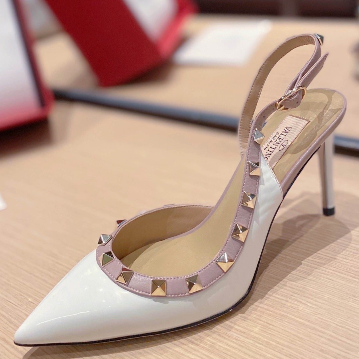 Scarpin VLT Branco Couro com detalhes Lateral Salto 9cm