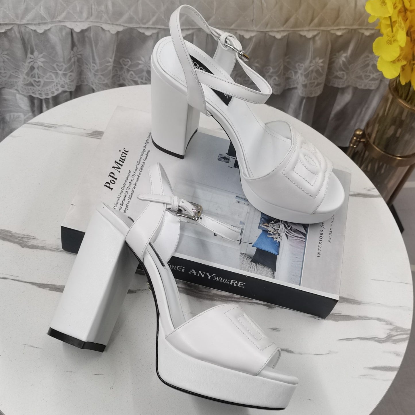Sandalia DG Plataforma Branco com Logo Salto 11,5cm