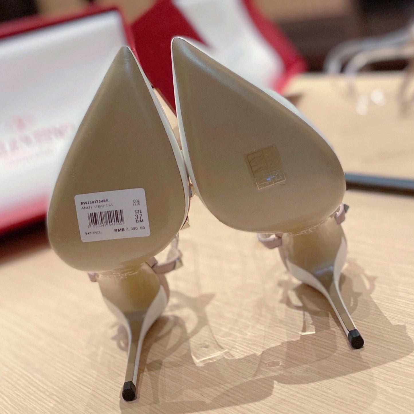 Scarpin VLT Branco Couro com detalhes Salto 9cm