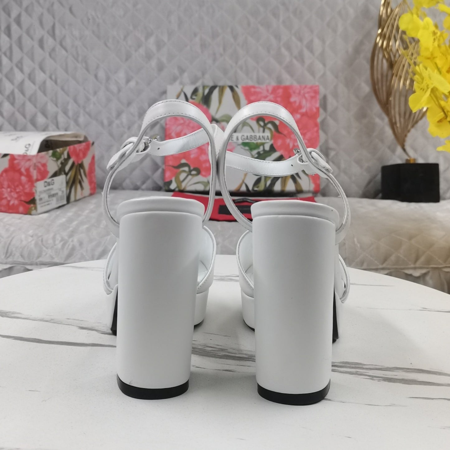 Sandalia DG Plataforma Branco com Logo Salto 11,5cm
