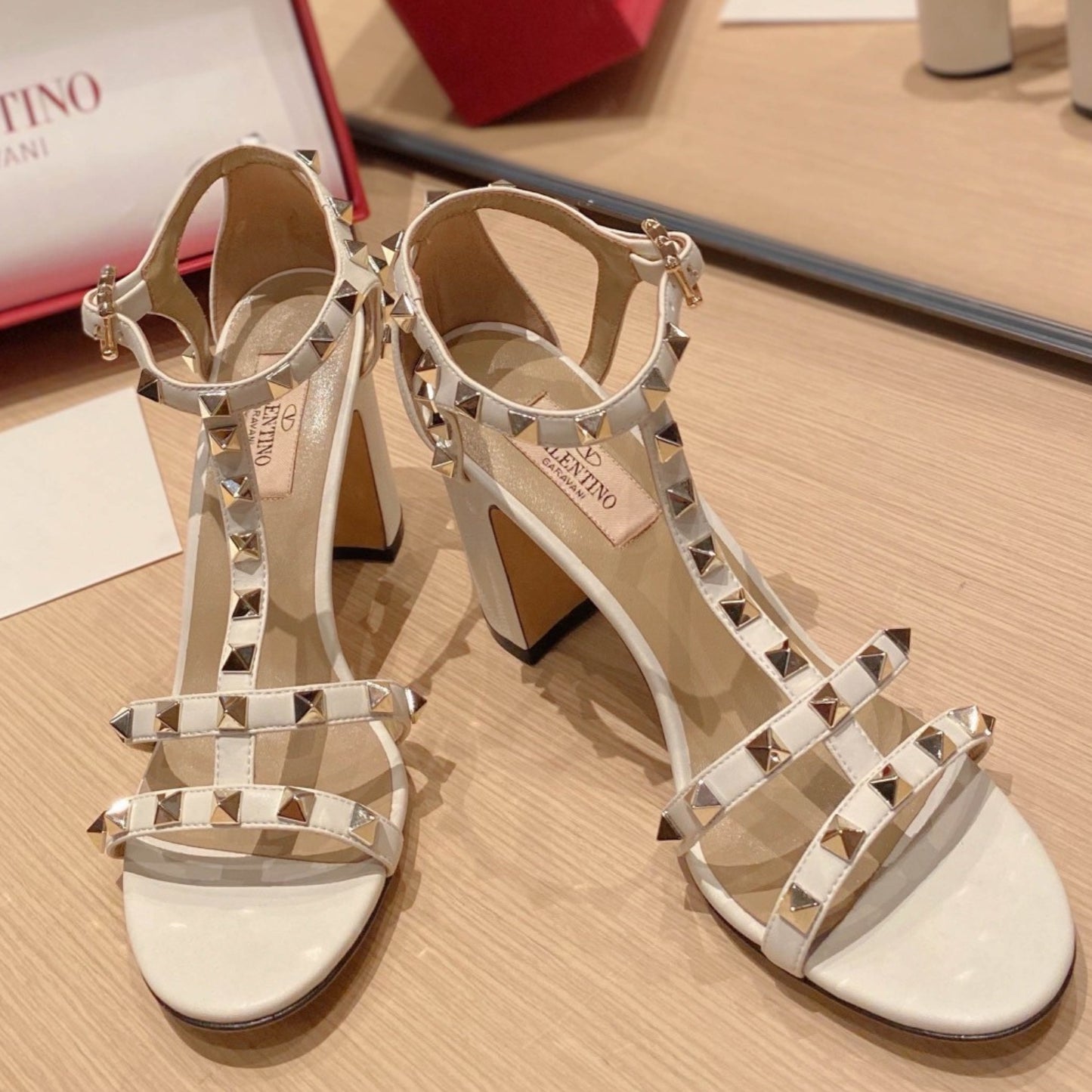 Sandália VLT Branco Couro com detalhes Salto 8,5cm