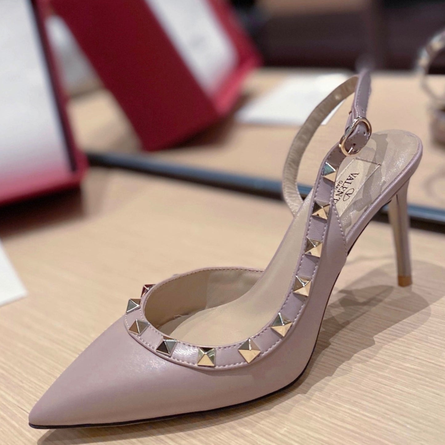 Scarpin VLT Bege Couro com detalhes Lateral Salto 9cm