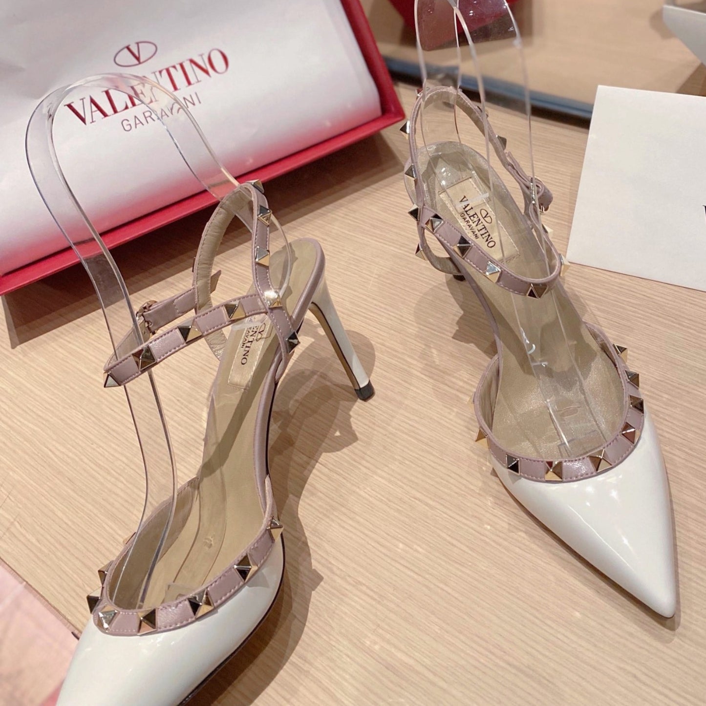 Scarpin VLT Branco Couro com detalhes Salto 9cm