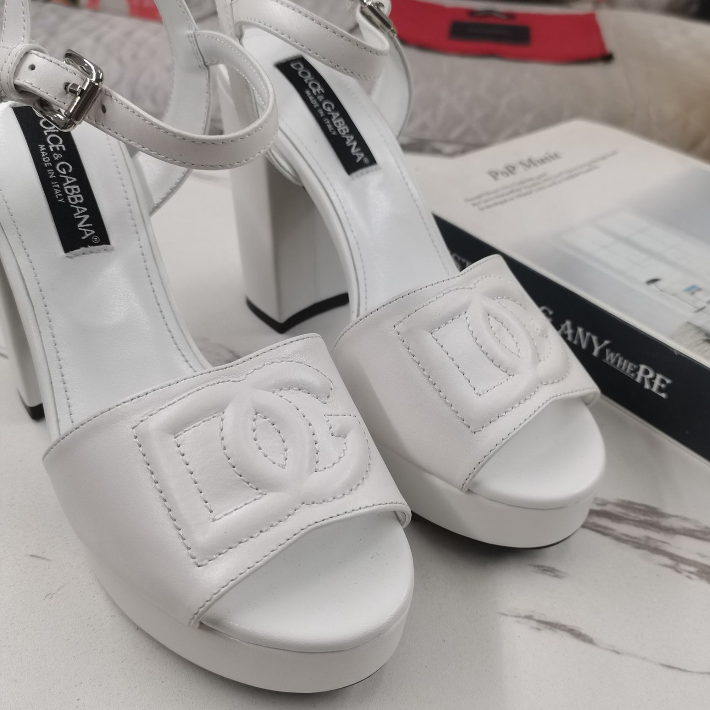Sandalia DG Plataforma Branco com Logo Salto 11,5cm