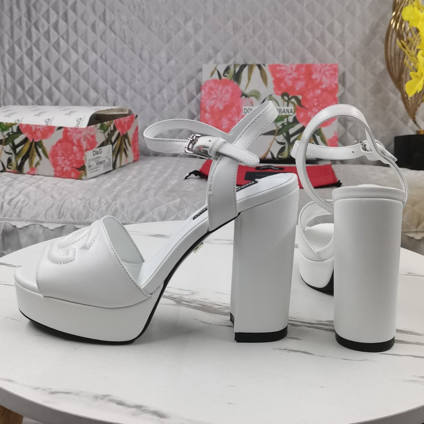 Sandalia DG Plataforma Branco com Logo Salto 11,5cm