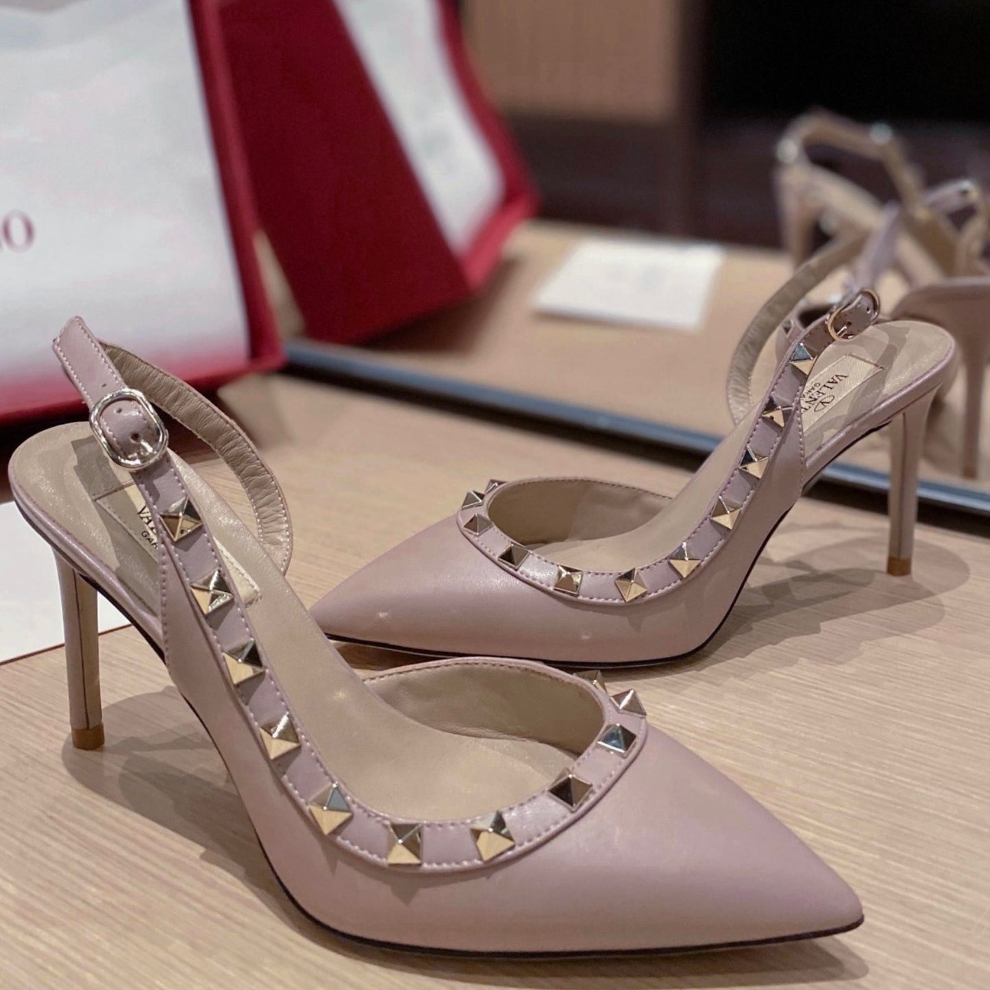 Scarpin VLT Bege Couro com detalhes Lateral Salto 9cm